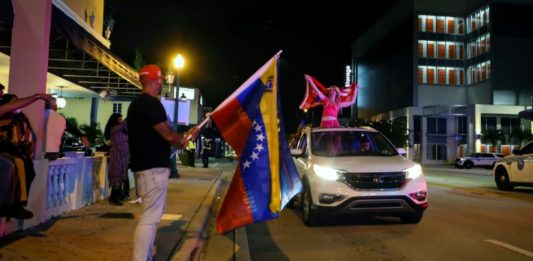 Trump concede a venezolanos en EEUU amparo temporal de deportación