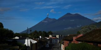 Volcán de Fuego registra actividad eruptiva en Guatemala