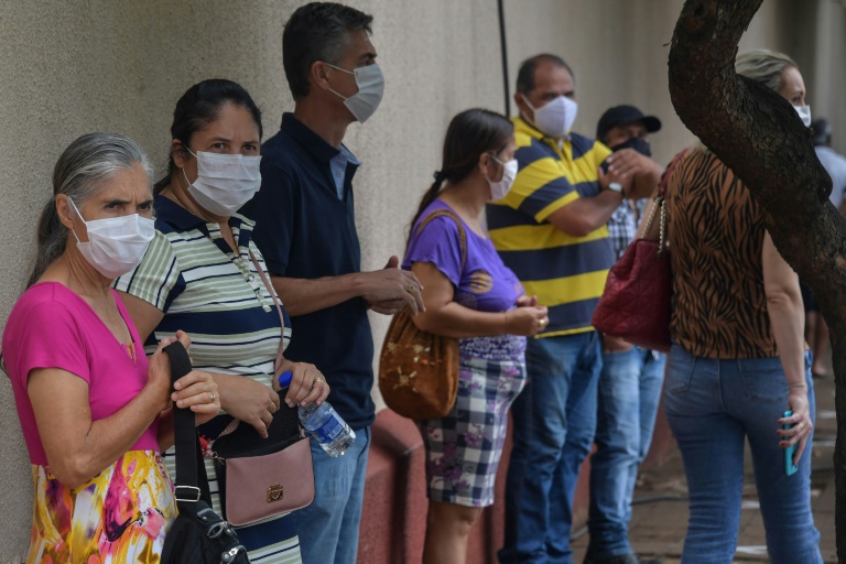 Brasil vacunará a una ciudad entera para estudio sobre covid-19