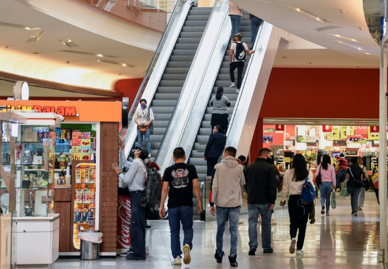 Ciudad de México reabre centros comerciales