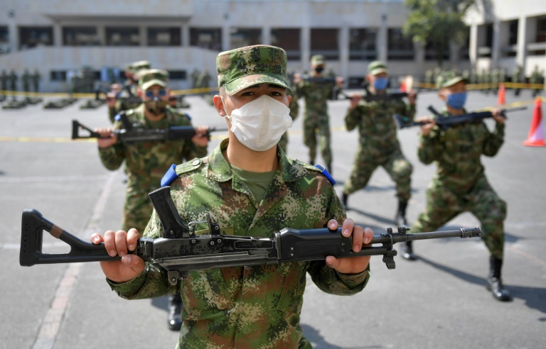 Colombia anuncia lucha contra rebeldes y narcotraficantes