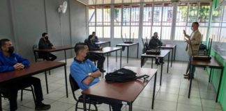 Estudiantes de Costa Rica retoman clases presenciales