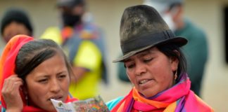 Indígenas de Ecuador hacen campaña para las elecciones