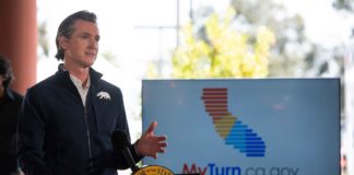 Newsom visita centro de vacunación contra COVID-19 en Cal State LA