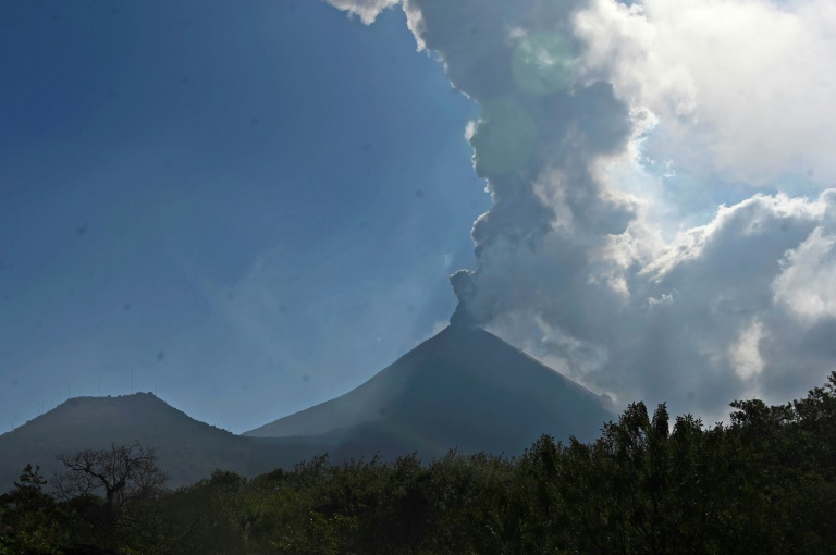 Volcán de Pacaya continúa con fuerte actividad en Guatemala