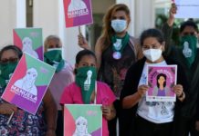 Inician audiencia de salvadoreña condenada por parto precipitado