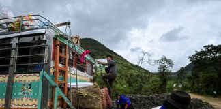 Las chivas, el transporte de los Andes colombianos