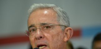 Piden archivar investigación penal contra expresidente Uribe