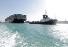 Reanudan el tráfico en el canal de Suez