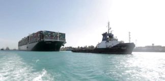 Reanudan el tráfico en el canal de Suez