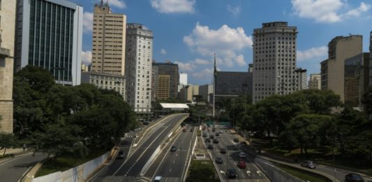 Sao Paulo inicia fuertes restricciones contra el covid-19