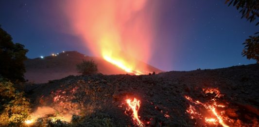 Volcán de Pacaya mantiene fuerte actividad eruptiva