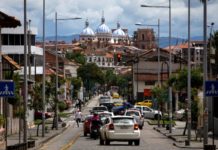 Ecuador restringe tránsito nocturno por carreteras los fines de semana