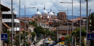 Ecuador restringe tránsito nocturno por carreteras los fines de semana