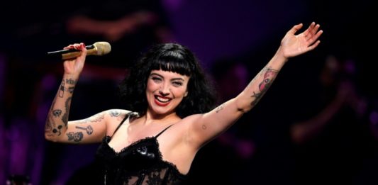 Estrella chilena Mon Laferte reivindica el feminismo en sus canciones