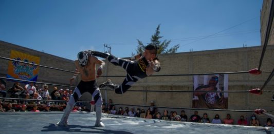 Luchadores mexicanos no se rinden ante el covid-19