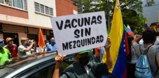 Médicos y enfermeras piden vacunas contra covid-19 en Venezuela