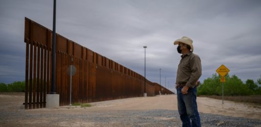 Un pueblo fronterizo de Texas en el centro de la ola migratoria