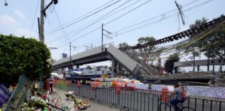 Deudos de víctimas de accidente del metro en México piden justicia