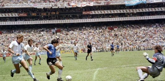 Argentinos celebran 35 años del gol del siglo de Maradona
