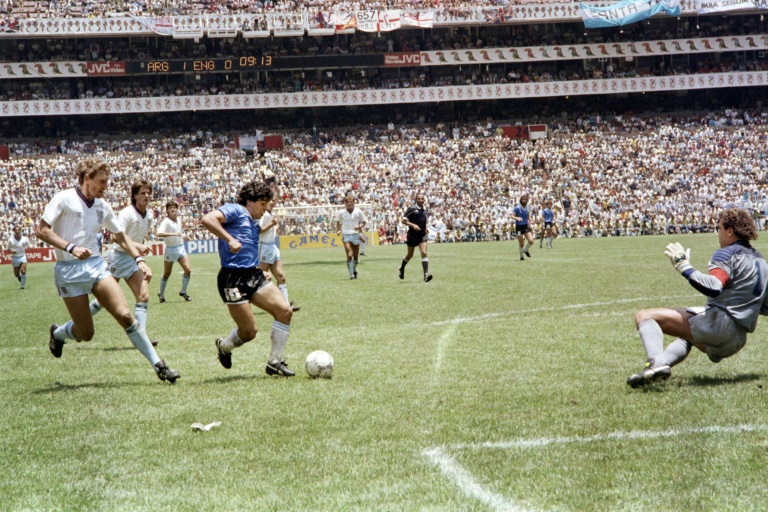 Argentinos celebran 35 años del gol del siglo de Maradona