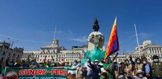 Partidarios de Fujimori y Castillo marchan en Perú