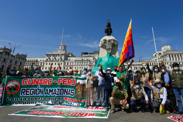 Partidarios de Fujimori y Castillo marchan en Perú