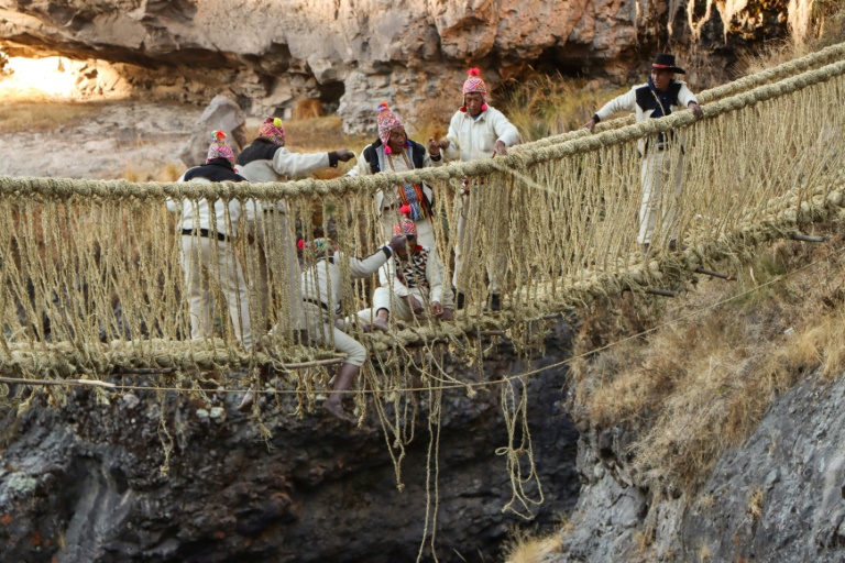 Restauran al Q'eswachaka, el último puente colgante inca en Perú