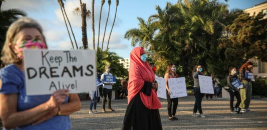 Biden apelará fallo judicial contra el programa DACA