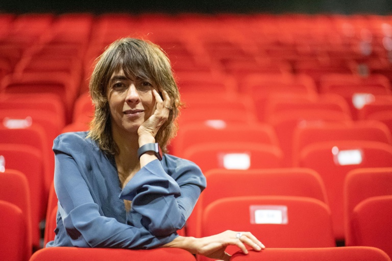 Christiane Jatahy presenta adaptación de Dogville en Festival de Aviñón