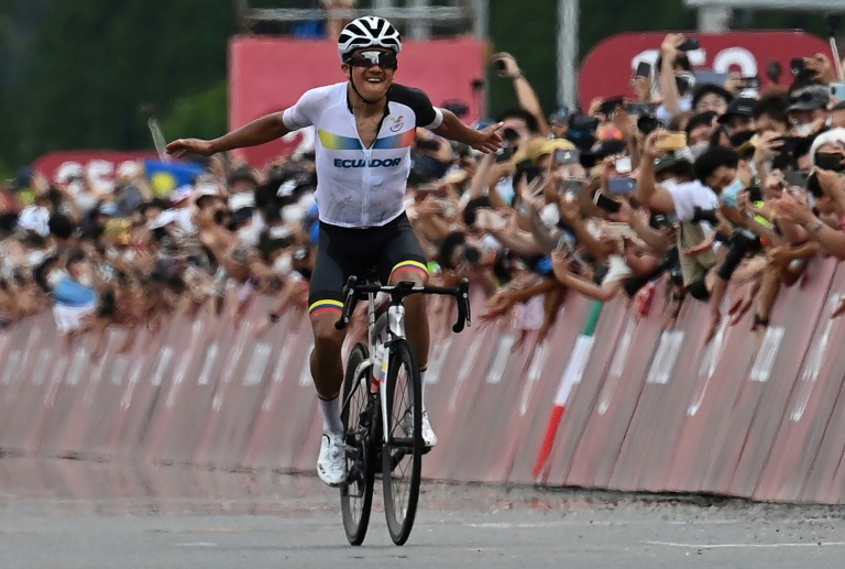 El ecuatoriano Carapaz hace historia en el ciclismo olímpico