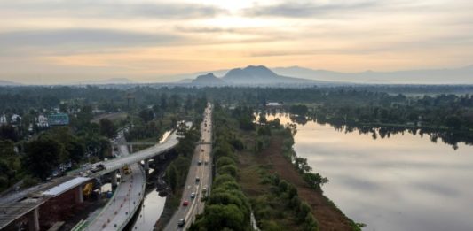 La obra que amenaza al humedal de Xochimilco