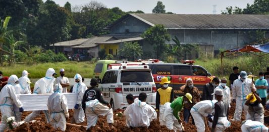 Pandemia deja al menos cuatro millones de muertos en el mundo