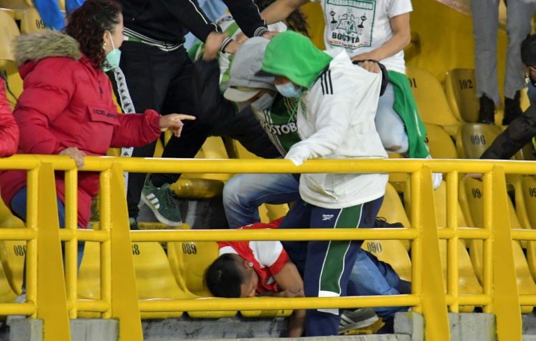 Cierran estadios de fútbol en Bogotá tras violencia entre hinchas