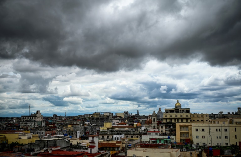 Depresión tropical Fred se aproxima a Cuba y amenaza a Florida