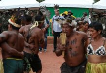 Indígenas brasileños denuncian a Bolsonaro por genocidio