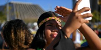 Indígenas brasileños inician protestas contra Bolsonaro