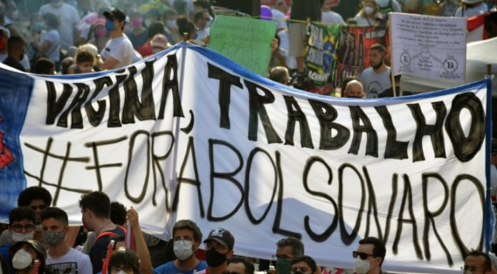 Cientos protestan contra Bolsonaro en Brasil