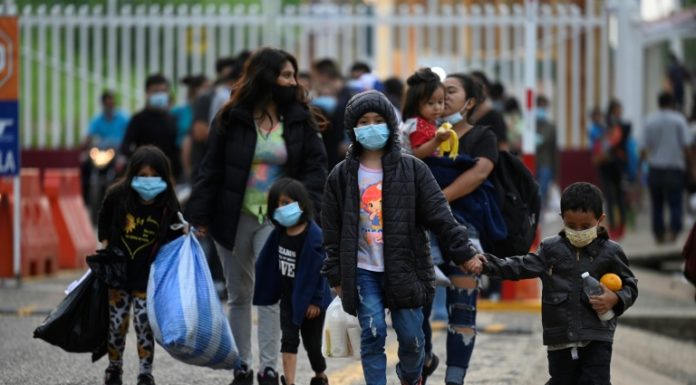Guatemala asegura tener control de migrantes deportados desde EEUU y México