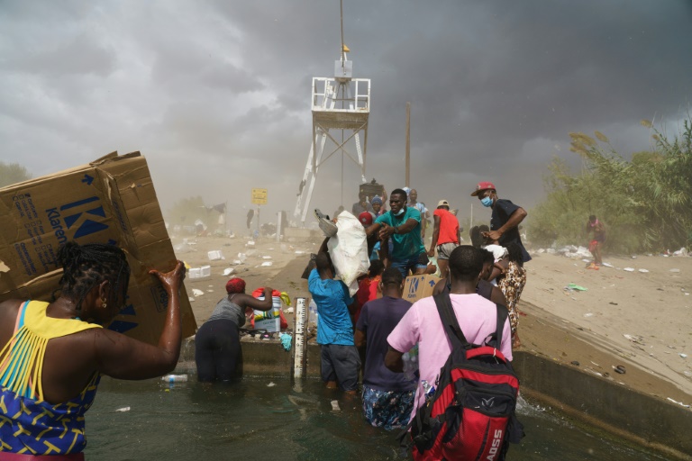 Haitianos lidian con la ira y la angustia tras regresar a su país