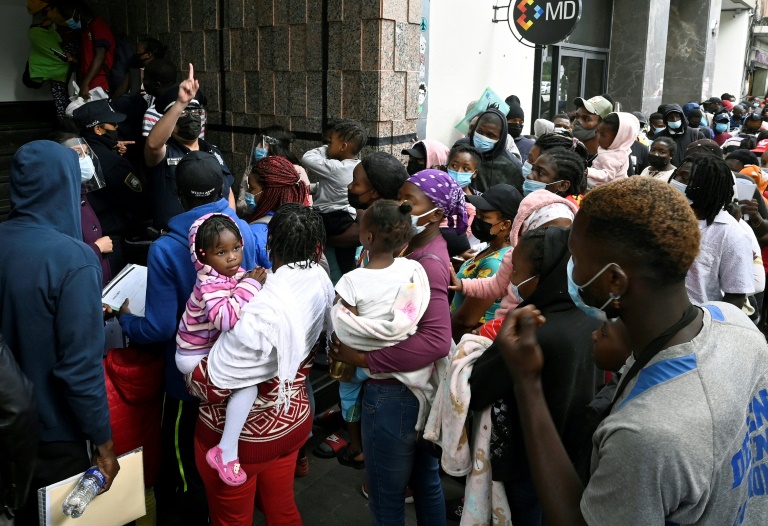 Haitianos solicitan asilo en México tras dificultad de llegar a EEUU