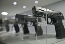Las pistolas no letales que se venden como juguetes en Colombia