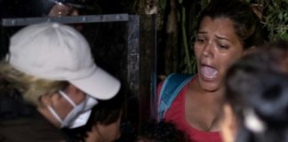 México frena caravana de migrantes en Chiapas