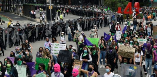 Mujeres de Latinoamérica claman por el derecho al aborto