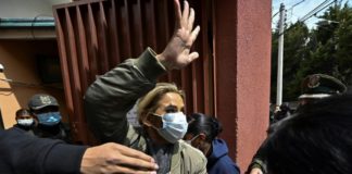 Añez considera 'absurdo' que gobierno niegue legalidad de su mandato
