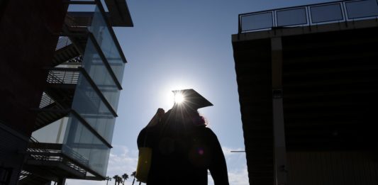 Cal State LA se enfocará en la educación universitaria de estudiantes adultos minoritarios