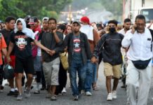 Caravana migrante avanza en el sur de México
