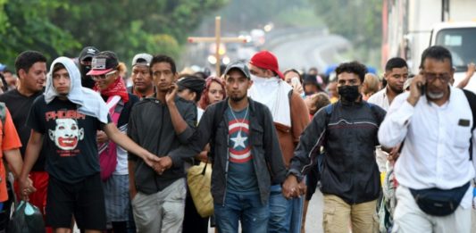 Caravana migrante avanza en el sur de México