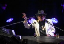 Charly García festeja al piano su cumpleaños 70