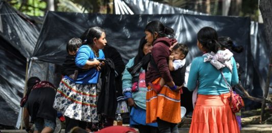 Indígenas desplazados protestan contra gobierno local en Bogotá